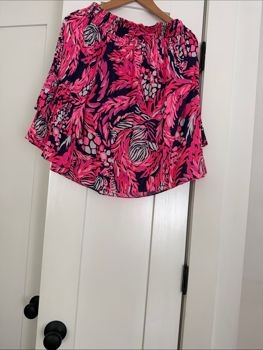 Lilly Pulitzer Hot Pink & Navy Printed off the shoulder top med